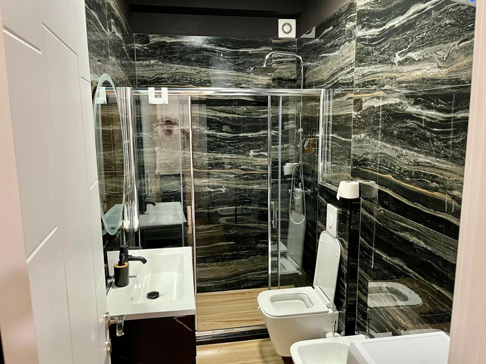 City Center Cozy Apartment ติรานา ภายนอก รูปภาพ